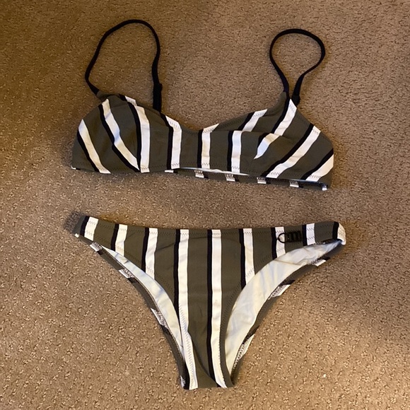 Solid and striped The Rachel bikini - Picture 2 of 4